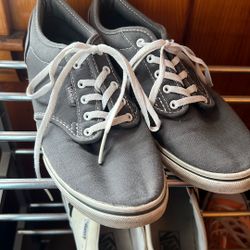 Women’s Vans Size 8