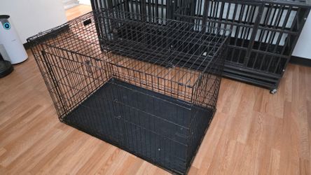 Dog kennel with Tray
