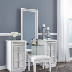Vanity w Stool (LED Lights)