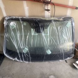 Toyota Highlander Windshield 
