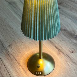 Cordless table lamps