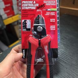 Milwaukee
Tri-Hole Fiber Stripper