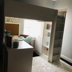 Twin Size Loft Bed With Build In Desk 
