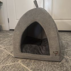 Dog bed hut