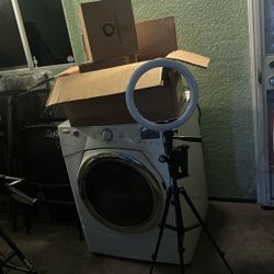 Ring light camera 