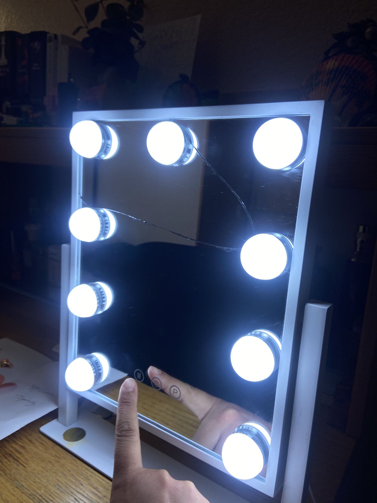 Vanity Mirror (Cracked) 