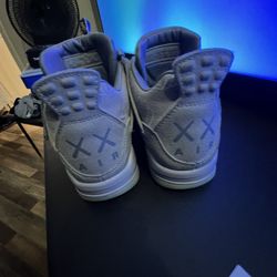 JORDAN 4's Retro Kaws Cool Grey Size 9 1/2