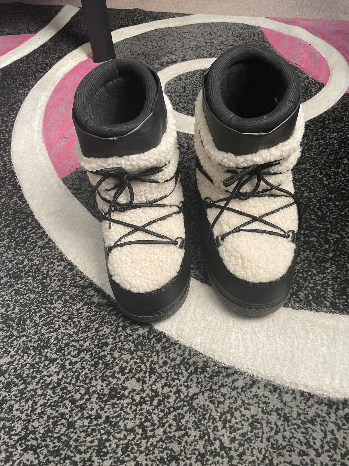 Both Mens Fur Boots For 80$