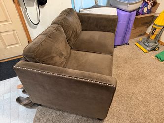 Brown cushy love seat  ***PPU***