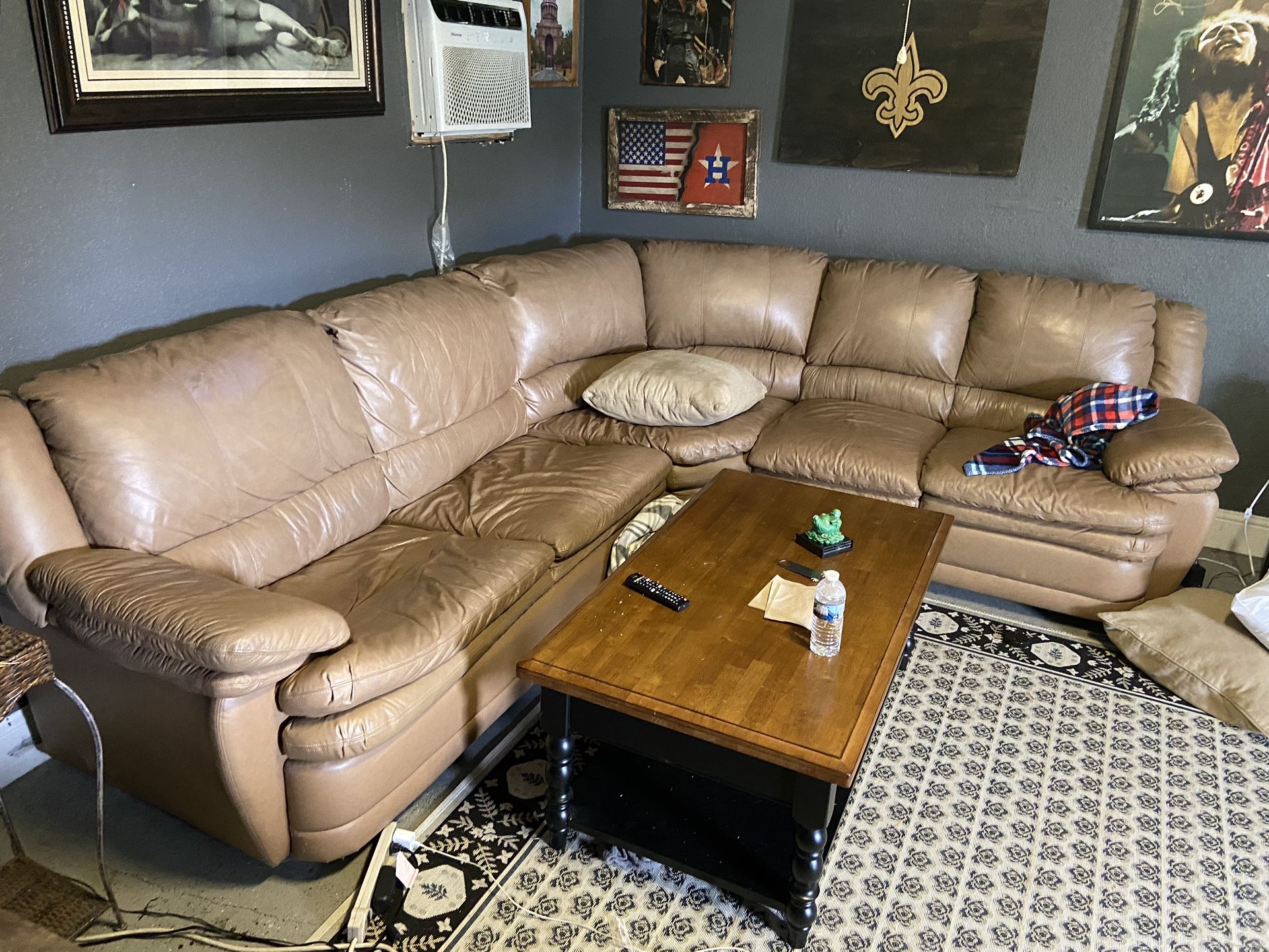 Leather Sectional W/ Pull Out Bed