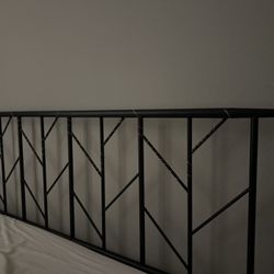 Bed frame + headboard 