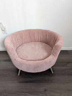 Pink dog bed. 16" round.  New without tags