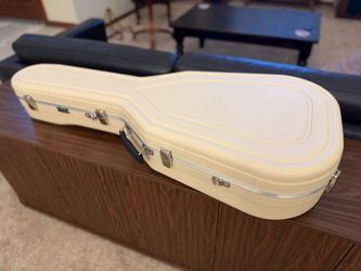 Hiscox Liteflite Artist Classical Guitar - Large, Ivory
