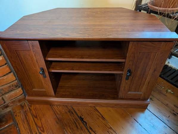 TV STAND 36" WIDE 22" HIGH 22" DEEP WITH ADJUSTABLE SHELVES $60 FINAL PRICE 