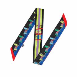 Polyester scarf with colorful design