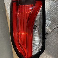 2017-2019 Chrysler Pacifica Right Tail Light Good Cond Shop Quality 