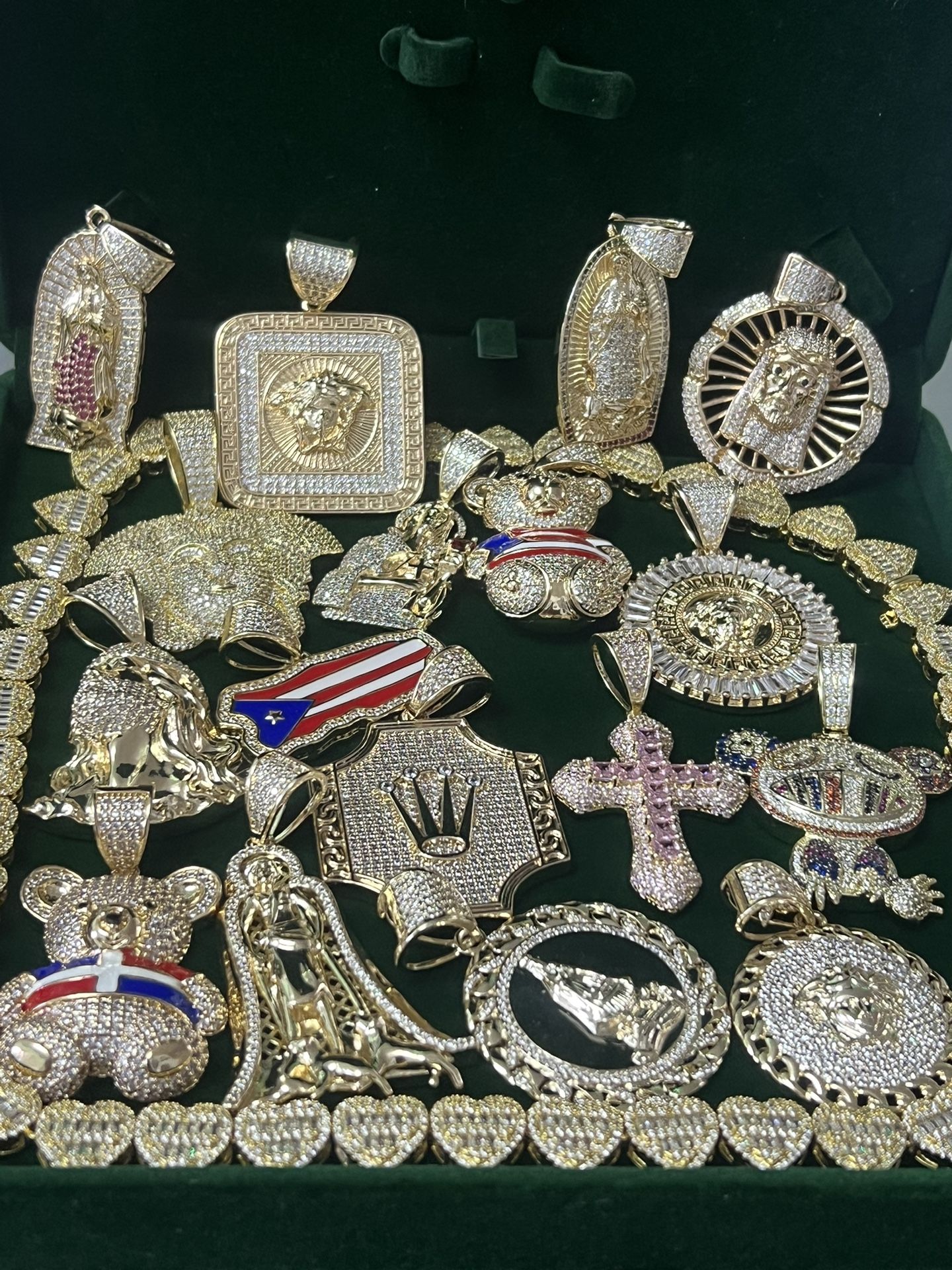 pendant available and necklace msg me