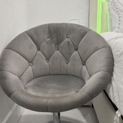 Vanity , Accessories and Chair for sale. Vanity, Accesorios y silla a la venta 