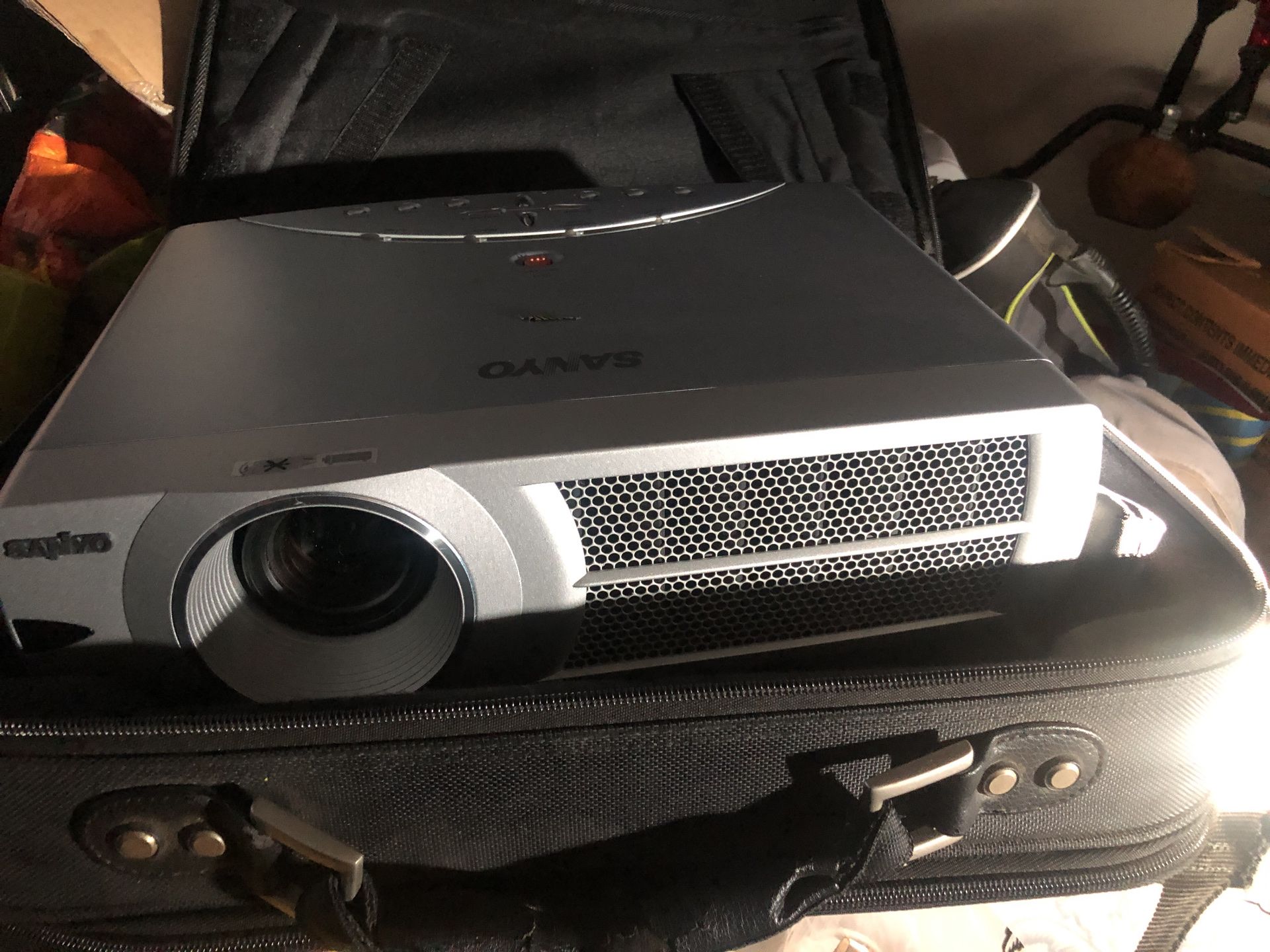 SANYO PRO xtraX multiverse projector model No.PLC-XU37 Great condition
