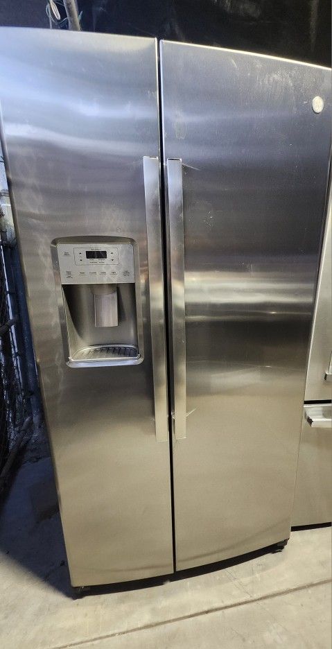 GE SXS STAINLESS STEEL REFRIGERATOR