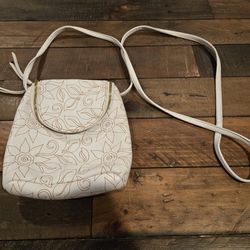 Hobo International NWT White Embroidered Leather Fern crossbody purse with pockets, slightly used