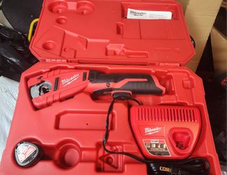 M12 12V Lithium-Ion Cordless Copper Tubing Cutter Kit 