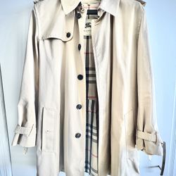 Authentic Burberry Short Trench Coat Medium Size