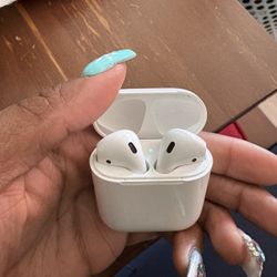 Apple AirPods 2nd Generation 