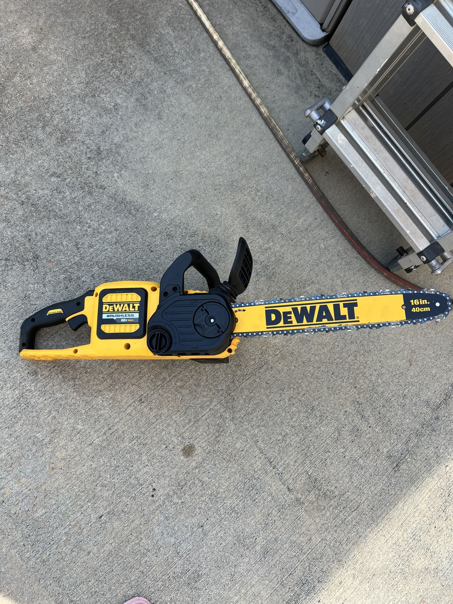 DEWALT 60v Chainsaw 16in Blade