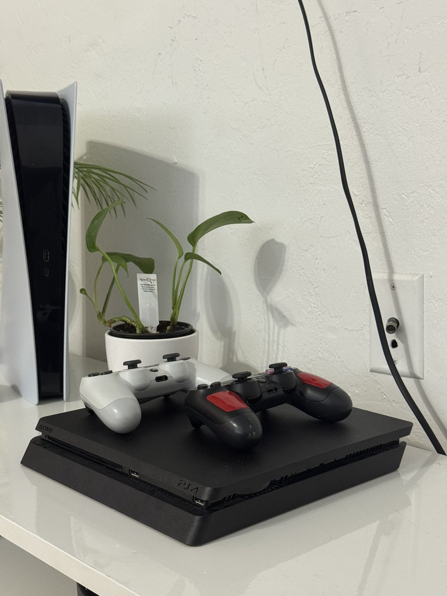 PlayStation 4 (PS4)