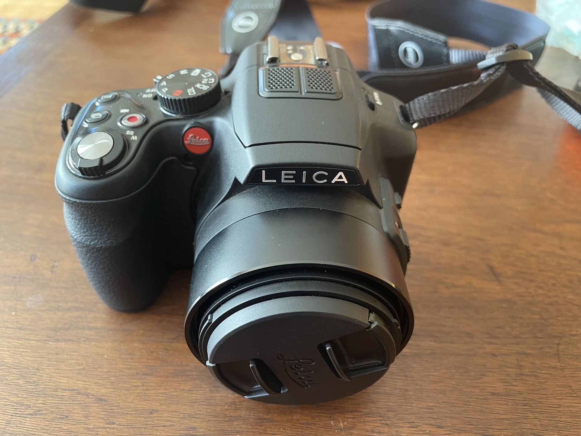 Leica V-Lux 4 Digital Camera