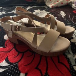 Woman’s Shoes Size 8