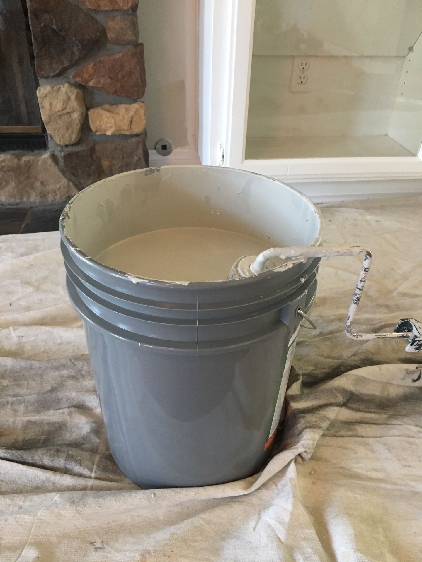 Dunn-Edwards paint in Sparkling Frost
