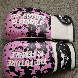 Women's Cardio Kickboxing/ Punching Bag Gloves ( New...and Yes Still Available)