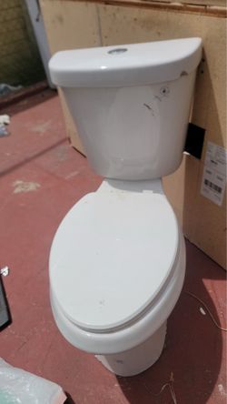 Dual‑Flush Toilet – Clean & Ready to Install (pickup or delivery)