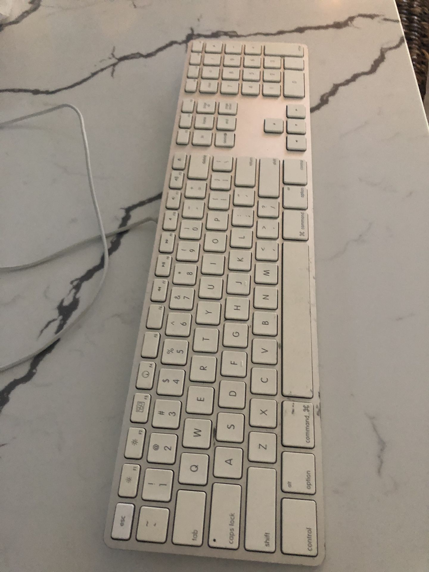 Apple Wire Keyboard