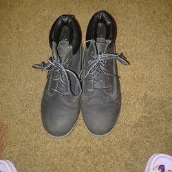 Boys Size 5 Boots Good Condition 