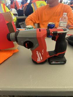 Milwaukee M12 Rotor Hammer And Battery