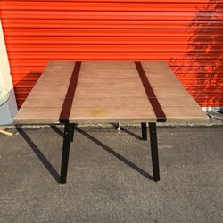 Dining Table (Foldable) Like New!