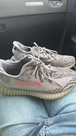 Selling size 8 menYEEZYS