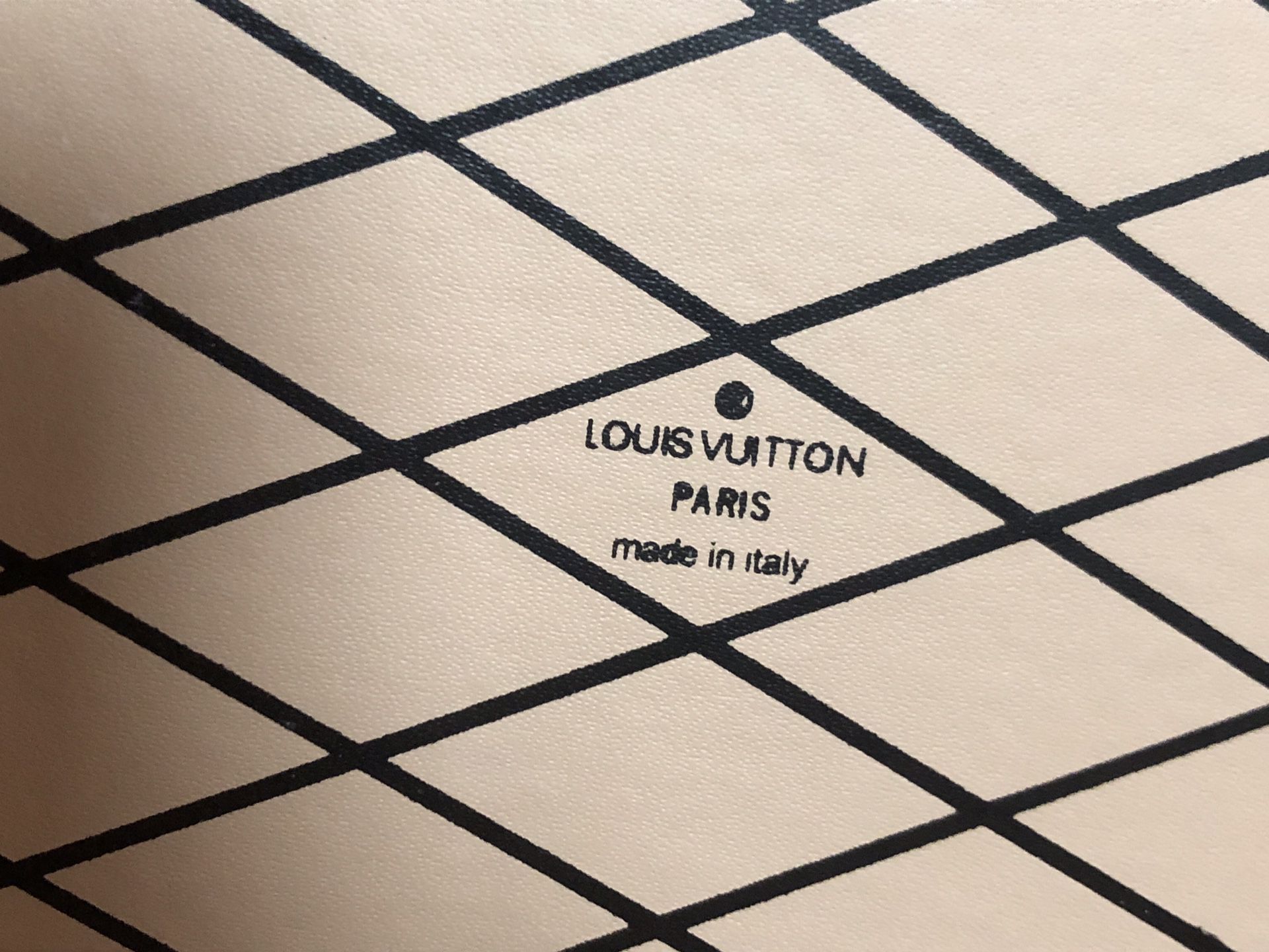 Louis Vuitton - Authenticated Boîte Chapeau Souple Handbag - Cloth White for Women, Very Good Condition