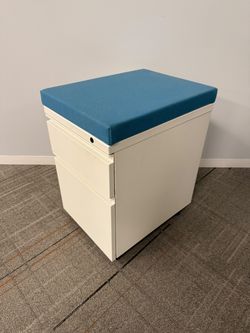 White BF Mobile Pedestal with Blue Cushion