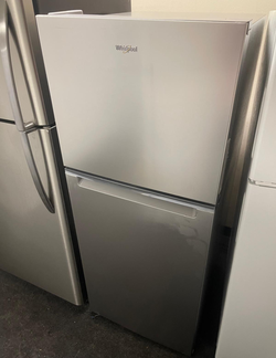 Whirlpool Top Freezer Fridge – Stainless, Clean, Ready to Go