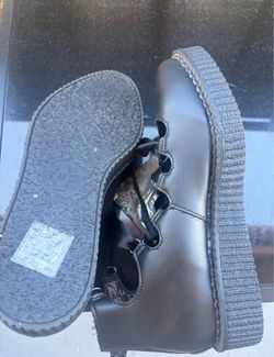 T.U.K lace ribbon shoes -size 6