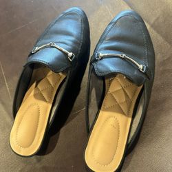 Women’s Size 8 Slip Ons 