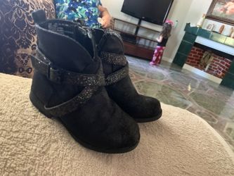 Toddlers boots size 6