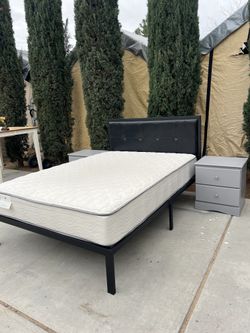 Full Size Platform Bed W/ Mattress & Matching Nightstands!