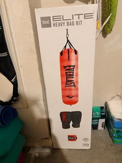 Everlast 70lb punching bag with gloves $100 obo (new)