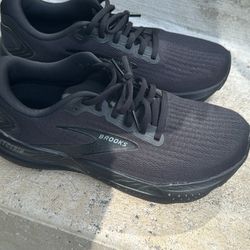 Brooks Men Size 8