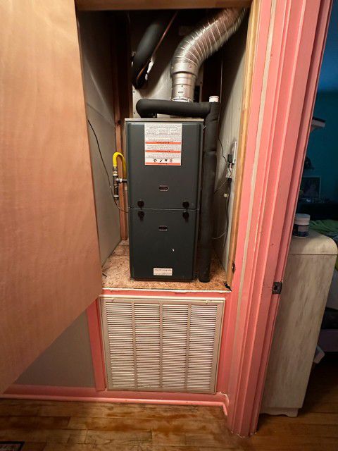 2.5 Ton AC Unit With Gas Furnace 